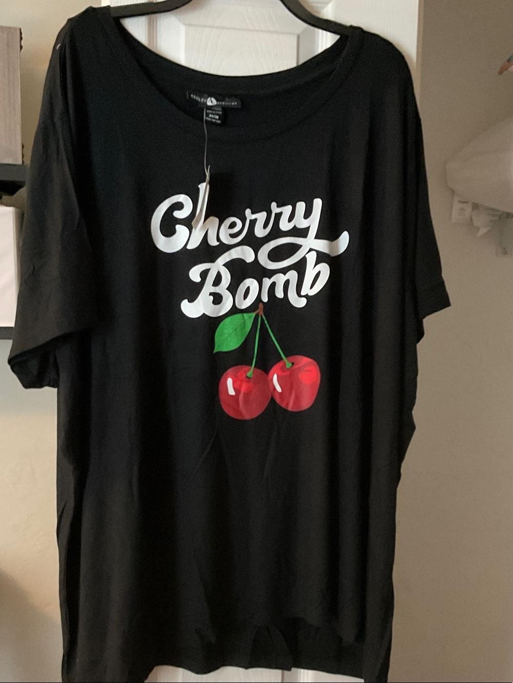 Ashley Stewart Black Short-Sleeve Cherry Bomb Graphic Tee 34/36